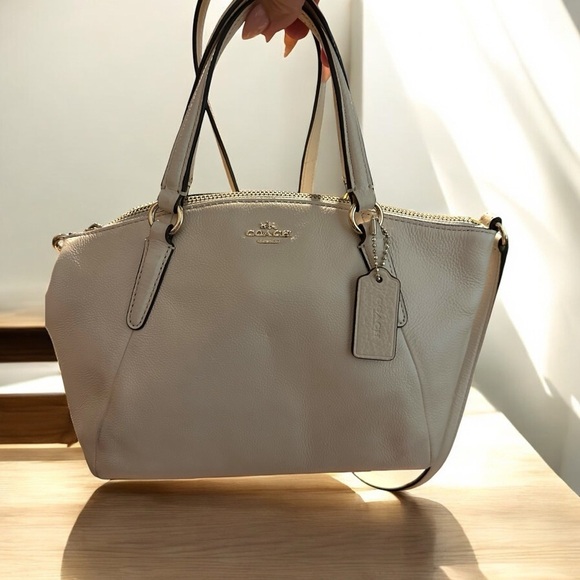 Coach Mini Kelsey Cream Crossbody Bag with Structured Design - Picture 3 of 10